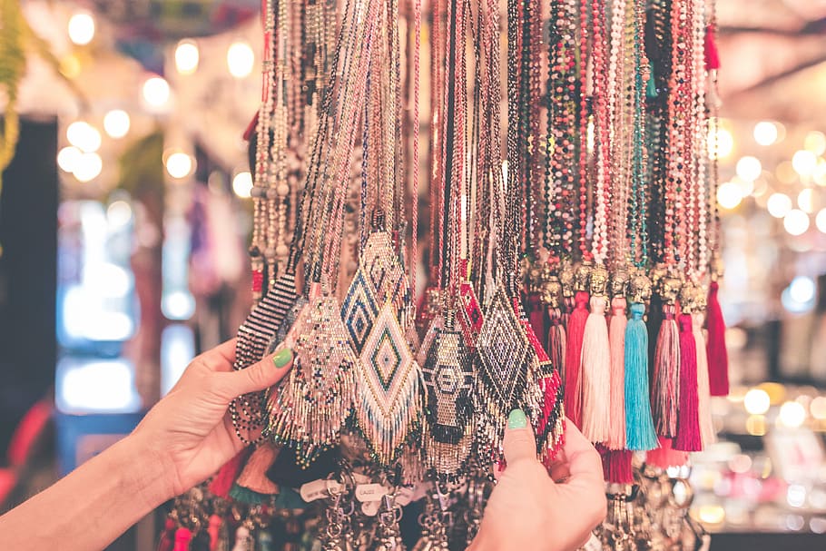 Women choosing bijouterie in the store, person holding necklaces, HD wallpaper