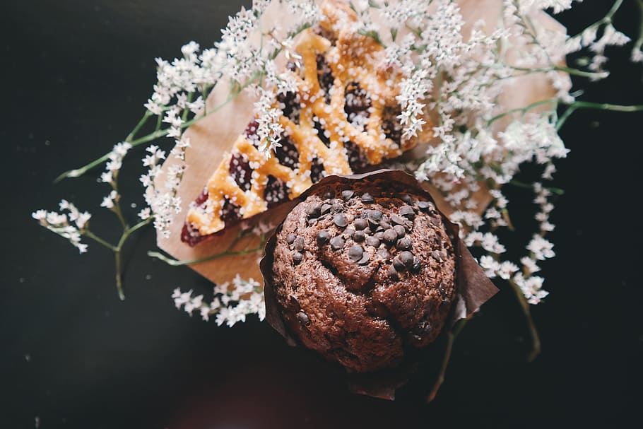 focus photo of baked pie, cupcake, muffin, pastry, food, eat HD wallpaper