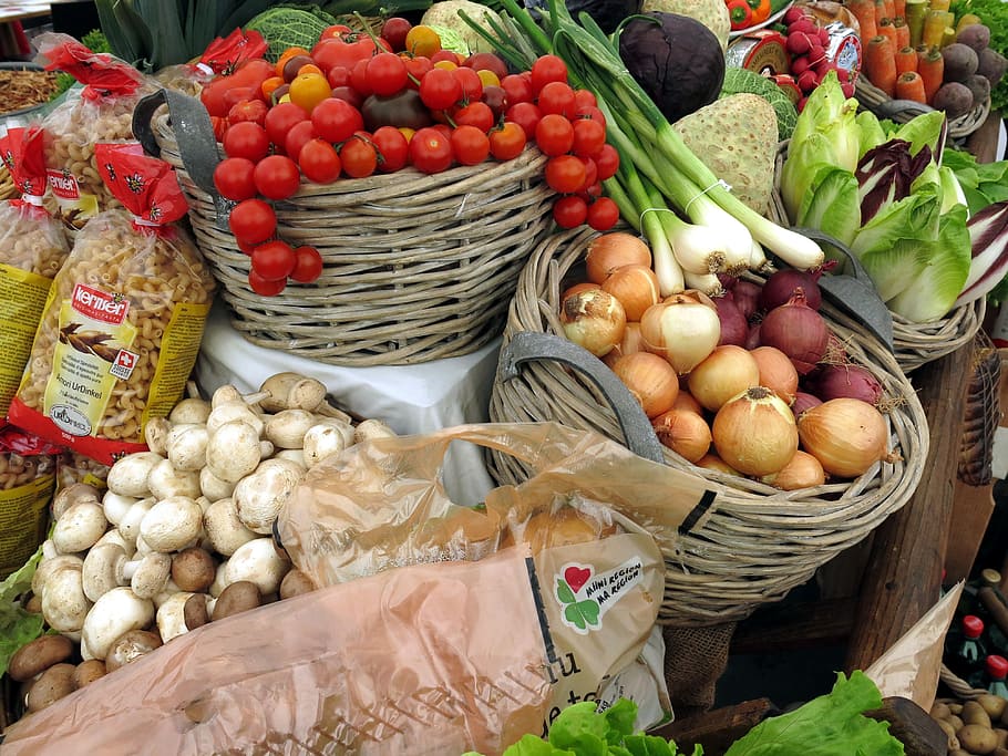vegetables, tomatoes, leek, salad, onions, healthy, eat, colorful, HD wallpaper