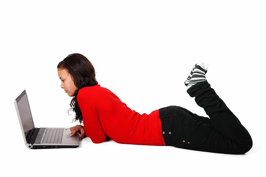 woman laying in front of laptop computer, browsing, female HD wallpaper