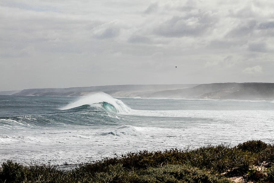 body of water, photo of heavy ocean waves under grey clouds, beach HD wallpaper
