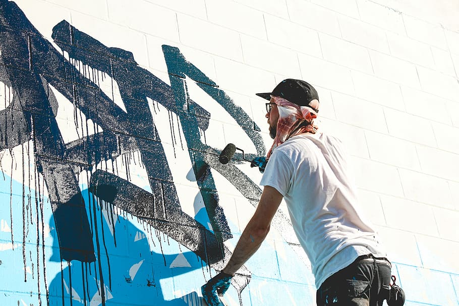 man painted the wall, man painting on wall, graffiti, black, art HD wallpaper