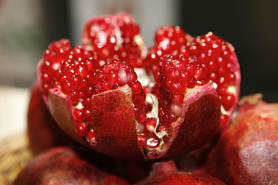 red fruit with seeds, pomegranate open, cores, fruit logistica HD wallpaper