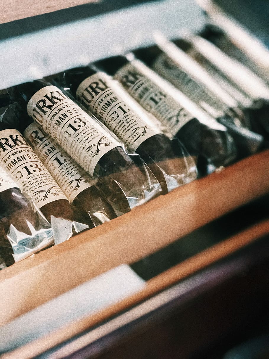 stack of plastic packs, cigar, packet, reflection, classy, container HD wallpaper