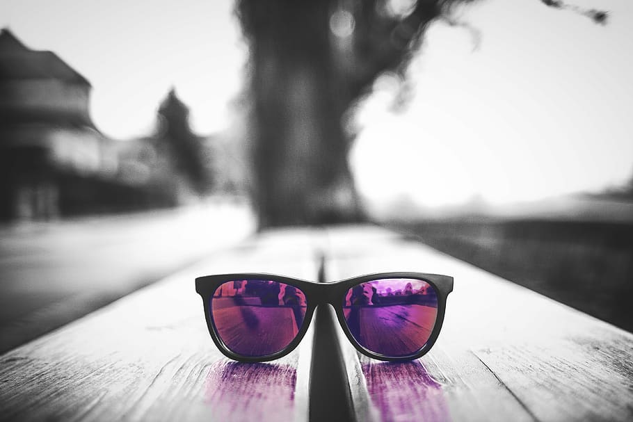 selective color photography of purple wayfarer-style sunglasses, HD wallpaper