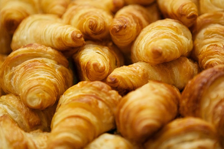 close up photography of breads, Croissants, Breakfast, Baked Goods, HD wallpaper