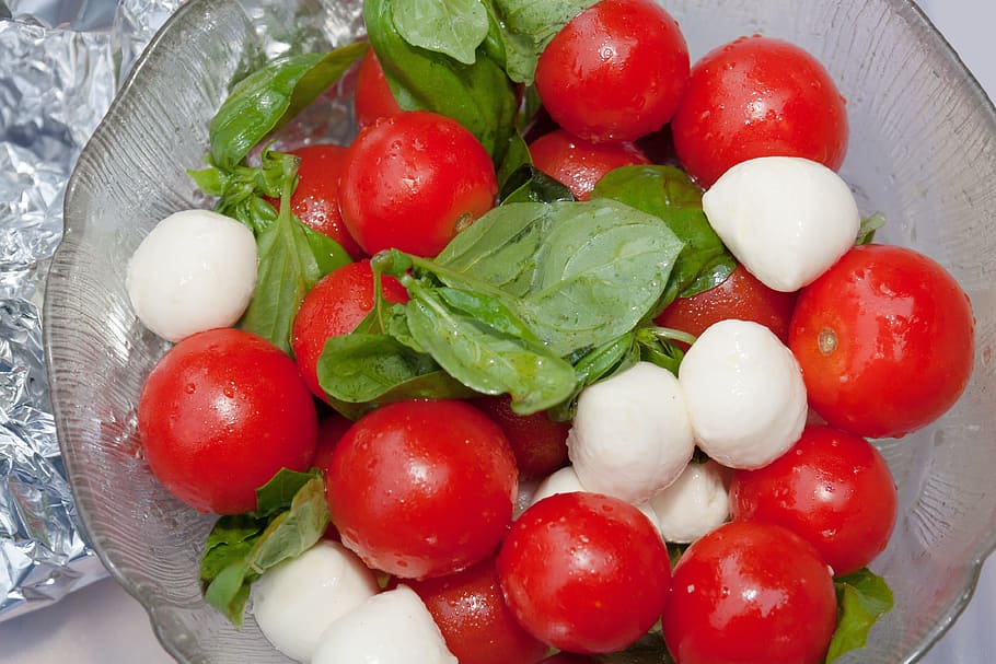 bowl of red tomatoes, salad, trusses, green, basil, mozarella HD wallpaper