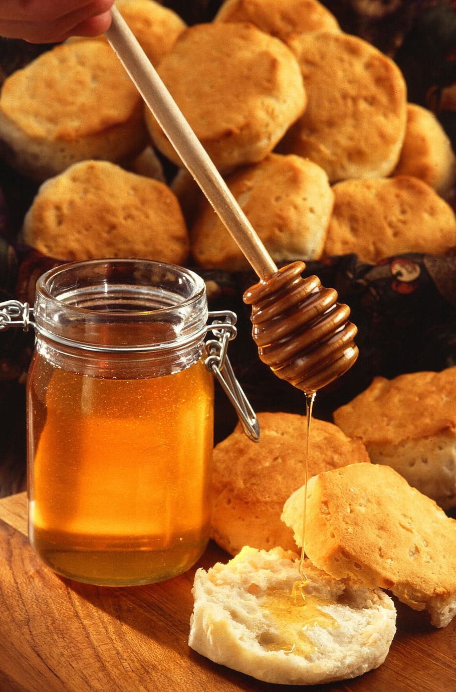 bread beside honey jar, cookies, biscuits, cakes, desserts, drink, HD wallpaper