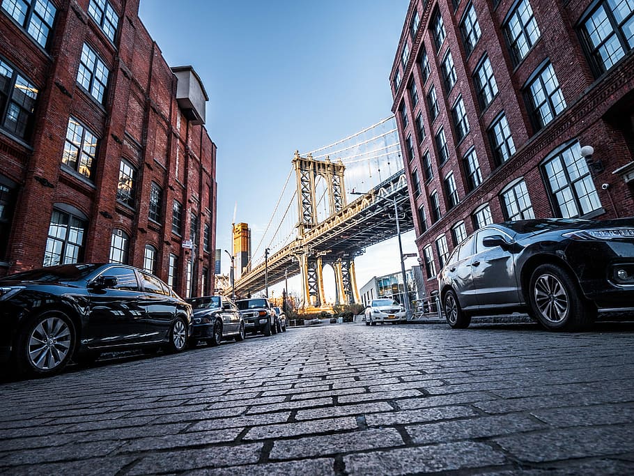 cars parking near building, car parked near Manhattan Bridge, New York, HD wallpaper