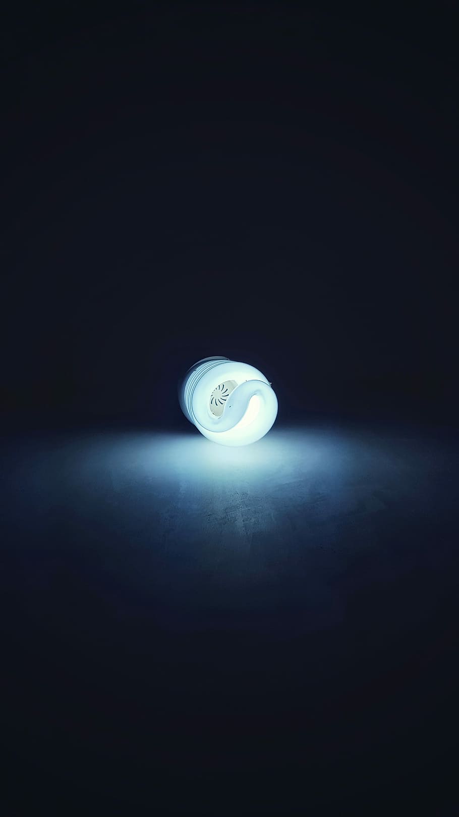white spiral light bulb, lighted CFL bulb, dark, abstract, minimal HD wallpaper