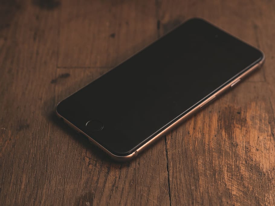 space gray iPhone 6 displaying black screen on brown wooden surface, HD wallpaper