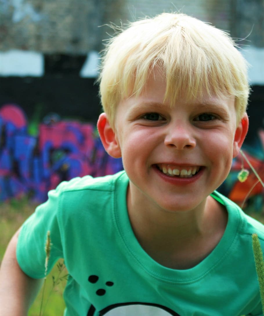 boy, child, self-conscious, joy, watch, laugh, blond, class HD wallpaper