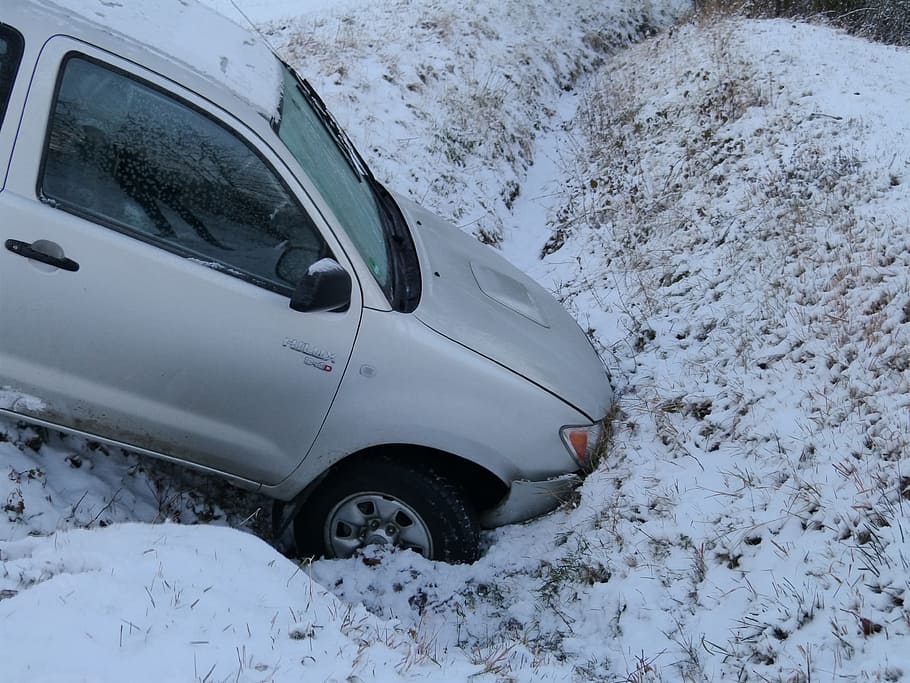 silver car, Auto, Accident, Winter, Snow, Smooth, dig, damage HD wallpaper