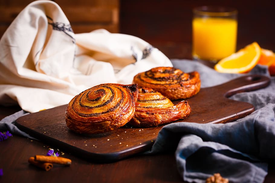 pastry bread on brown wooden coaster, baking, sweet pastries HD wallpaper