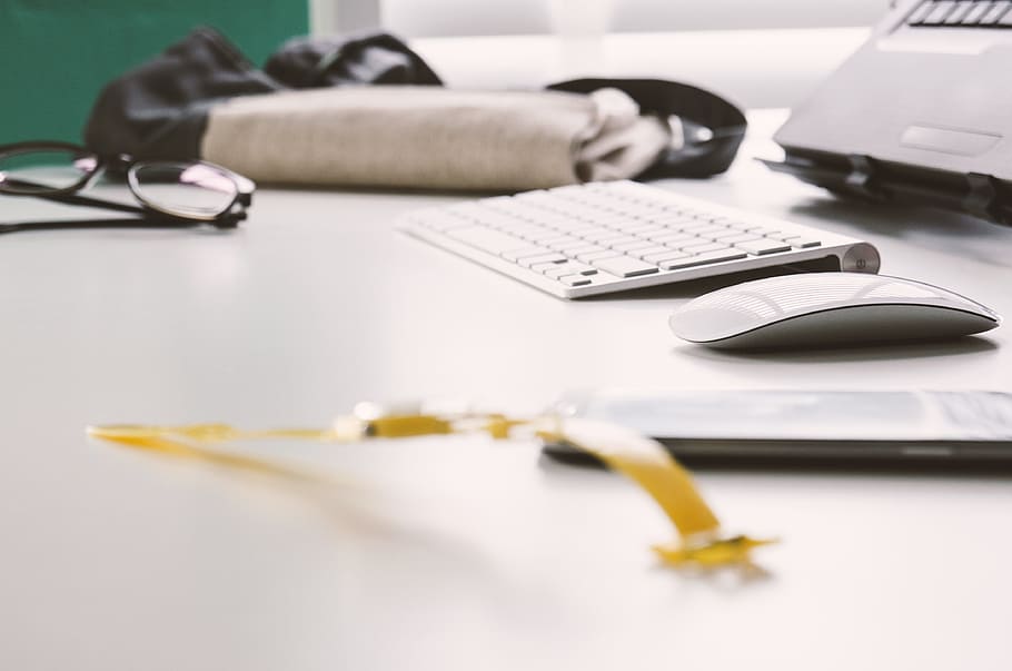 desk, office, business, keyboard, mouse, eyeglasses, cell phone HD wallpaper