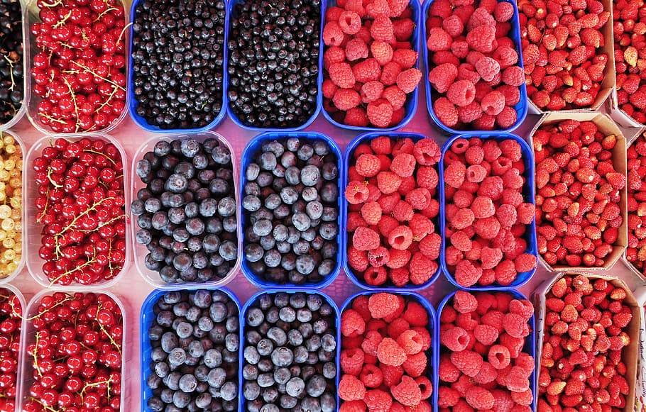 flat lay photography of boxes of berries, bunch of berries, pattern HD wallpaper