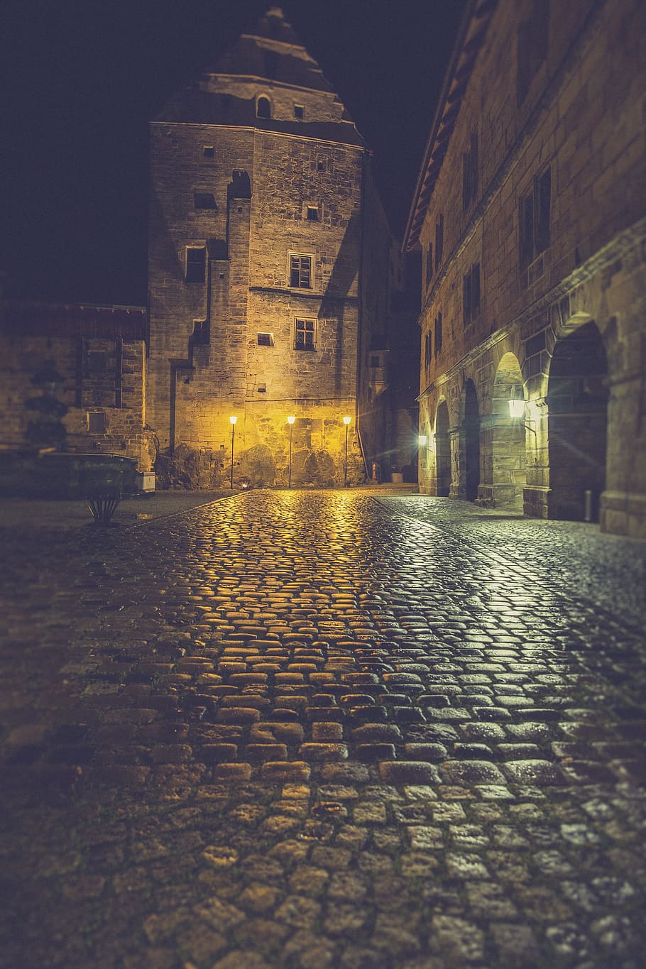 low light photographed of concrete architecture, castle, old HD wallpaper