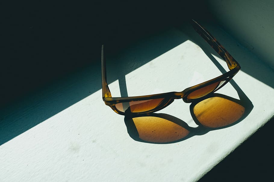 brown framed sunglasses on white surface, closeup photo of brown framed sunglasses HD wallpaper