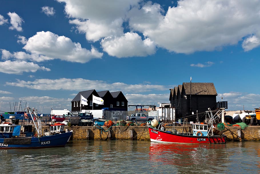 Classic English harbour. Image captured in Whitstable, Kent, England, HD wallpaper