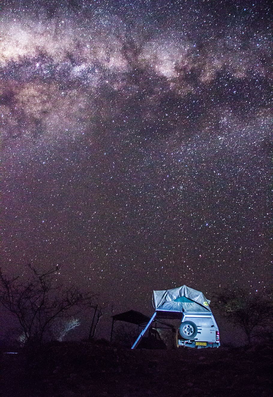 Camping space. Млечный путь палатка. Звездное небо и палатка. Млечный путь молоко. Палатка ночью.