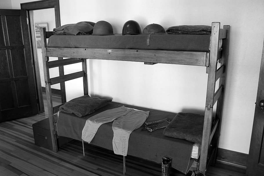 fort reno, oklahoma, bunk beds, soldier, black and white, history, HD wallpaper