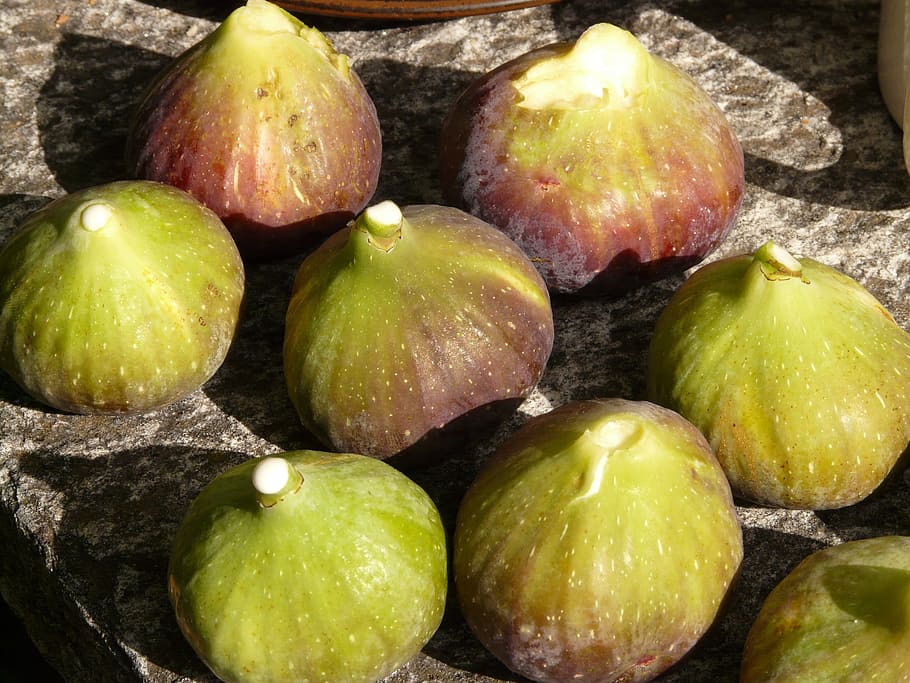 seven onion bulbs on surface, fig, figs, fruit, eat, food, green HD wallpaper