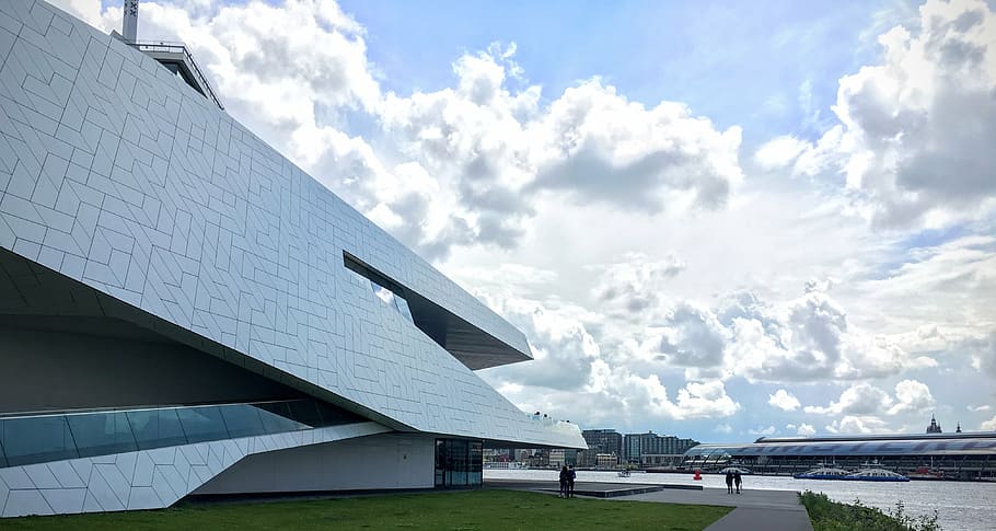 white painted building under cumulonimbus clouds, architectural HD wallpaper