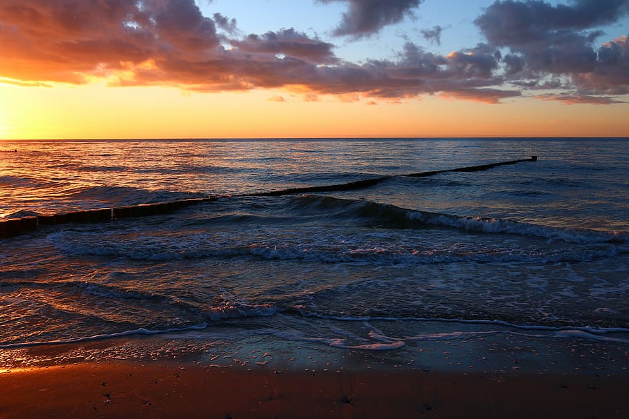 ocean waves under cloudy skies, sunset, dusk, waters, sea, beach HD wallpaper