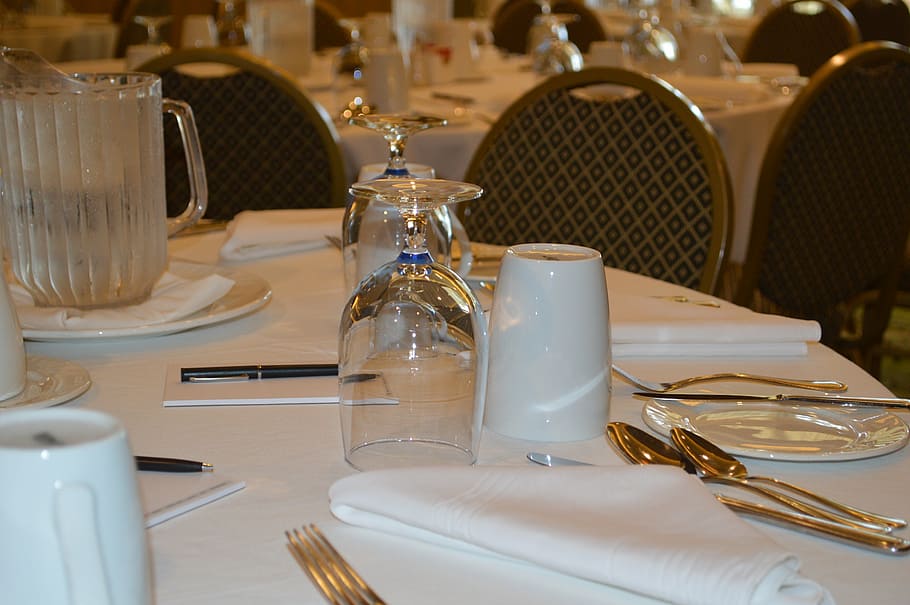 fine dining setting, table, table setting, conference, meeting HD wallpaper