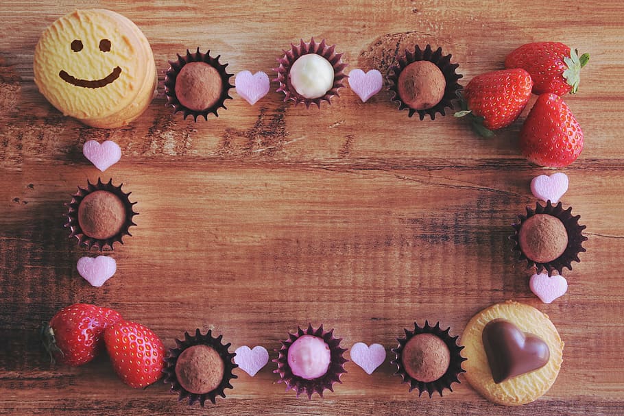decorative cupcakes on table, food, wood - Material, dessert HD wallpaper