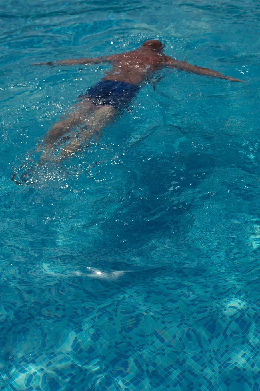 Blue ripped water in swimming pool, summer, vacation, blue water HD wallpaper
