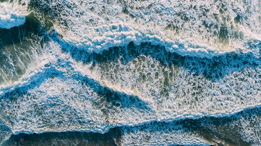 closeup photo of water rushing in to the shoreline, nature HD wallpaper