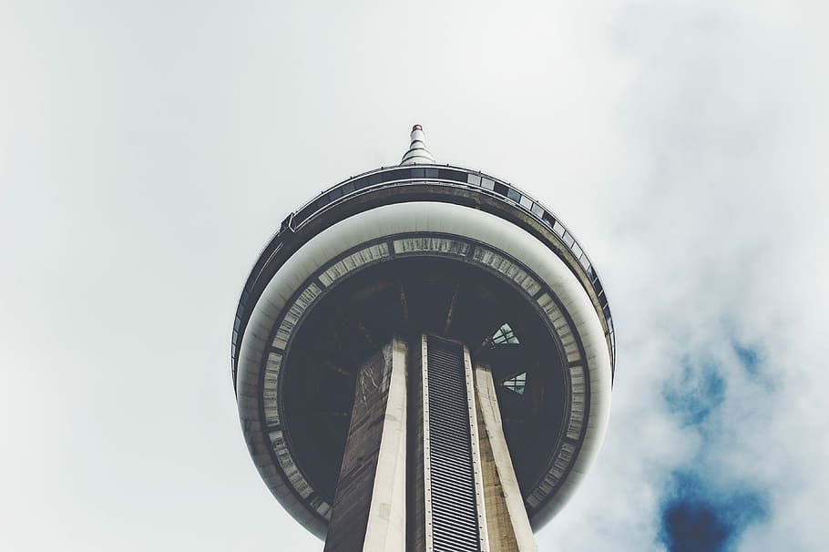white Space Needle in low-angle photography under white skly, worm's-eye view photography of CNN Tower in Canada HD wallpaper