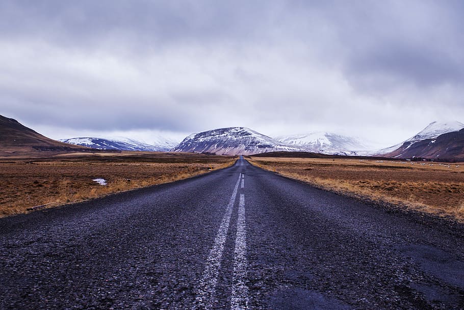 empty road facing mountain m, asphalt road through mountain, path HD wallpaper