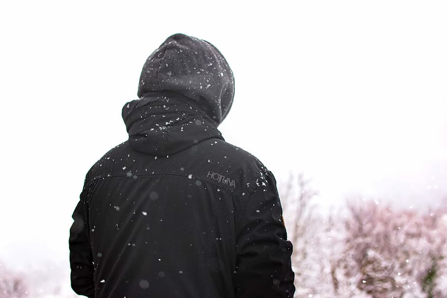 women's black hoodie, person wearing hooded jacket during winter HD wallpaper