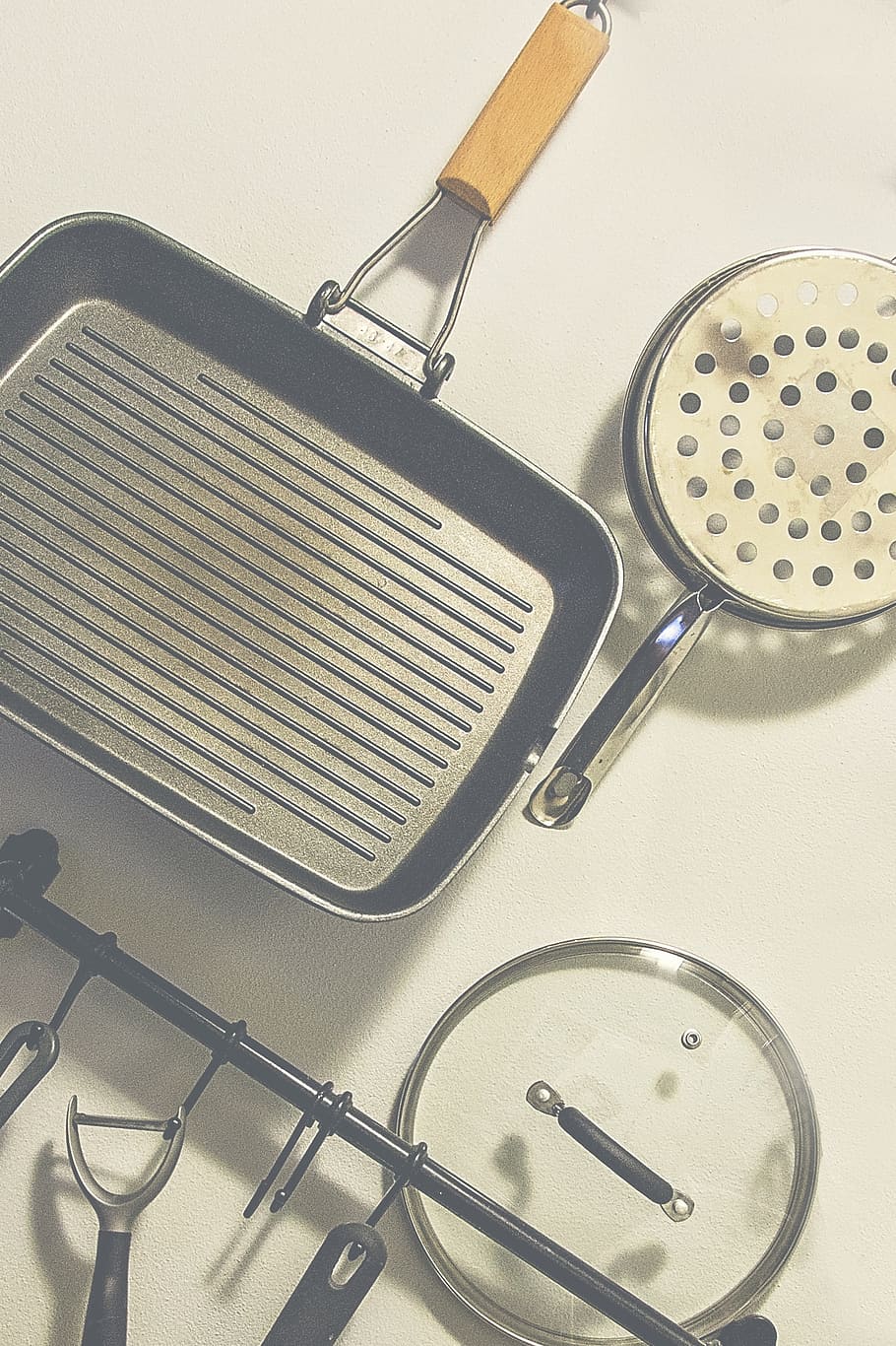 flat lay photography of black skillet, kitchen, equipment, pan HD wallpaper
