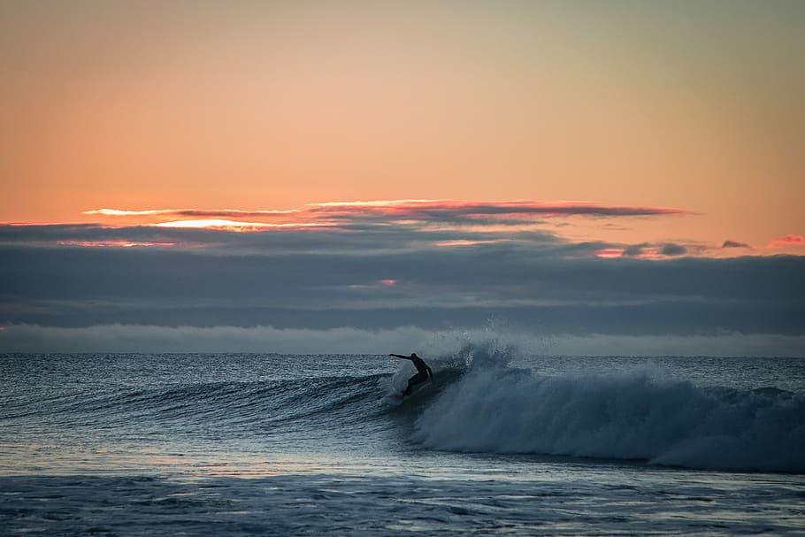 man surfing with giant waves, silhouette of man surfing man at the sea during golden hour HD wallpaper