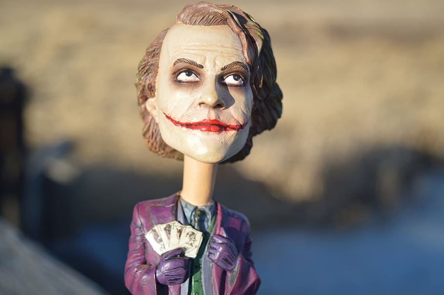 close-up photography of The Joker figurine, heath ledger, batman HD wallpaper