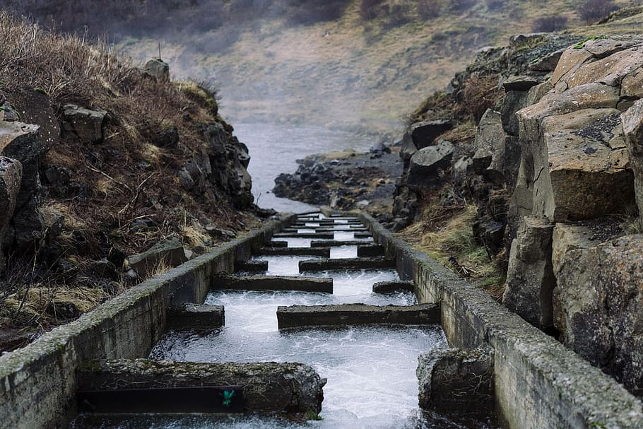 water dam between gray rock formation, canal between rocks, Faxi HD wallpaper