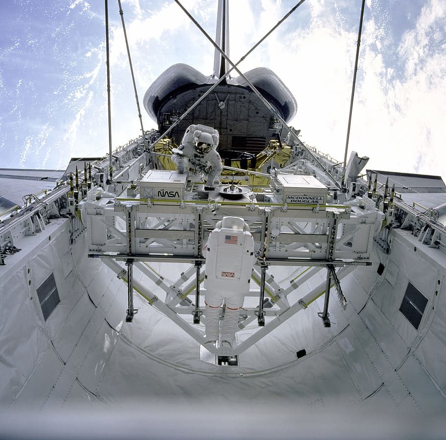 space shuttle astronauts, space walk, payload bay, working HD wallpaper