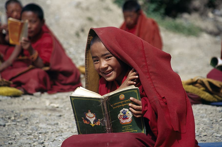 boy holdingbook, boy holding green covered book, small, lama HD wallpaper