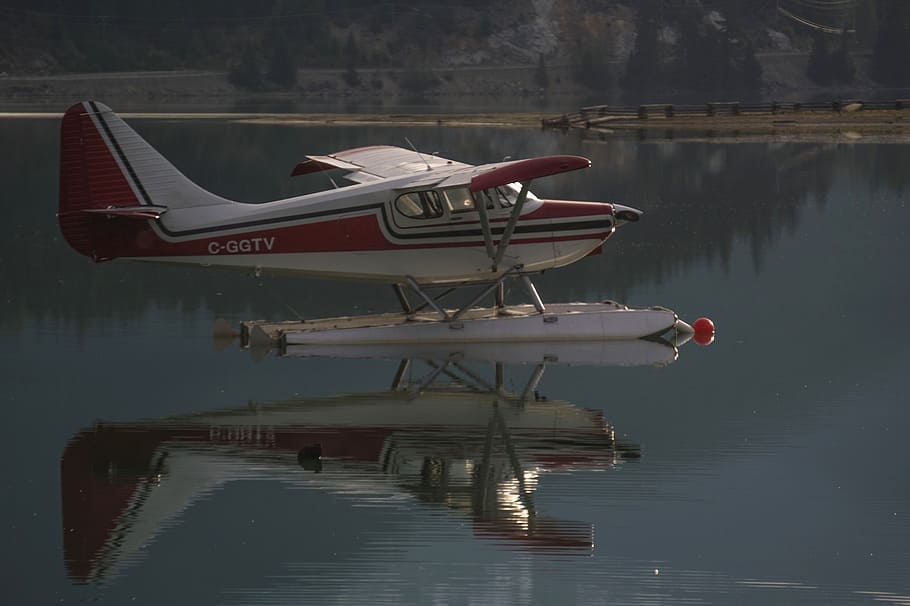 white and red airplane during daytime, seaplane, floatplane, pontoons, HD wallpaper