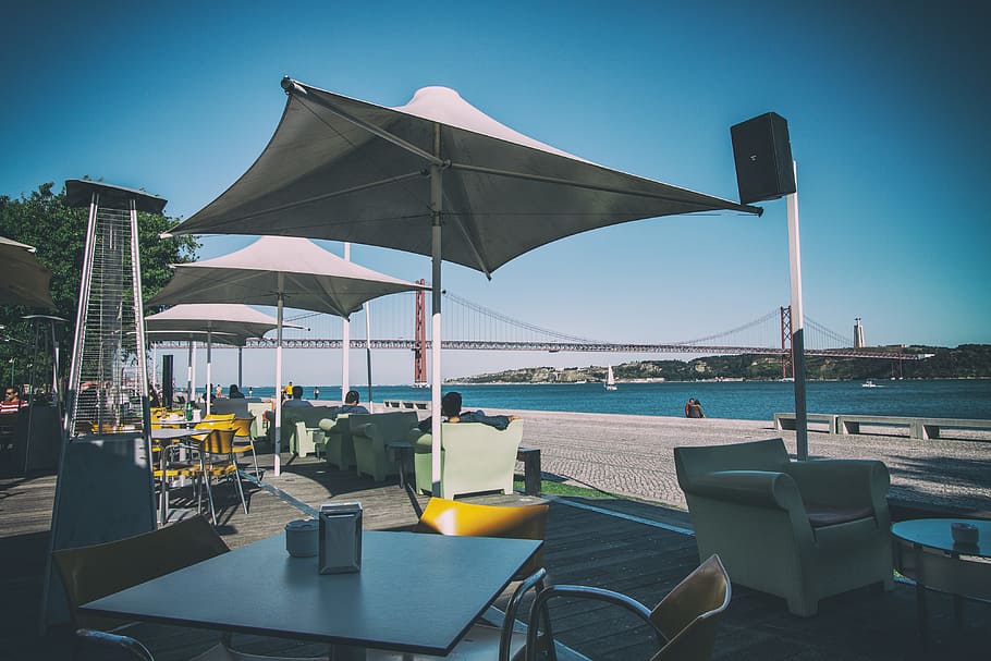Shot of a coastal cafe and restaurant in Lisbon, Portugal, image captured with a Canon DSLR HD wallpaper