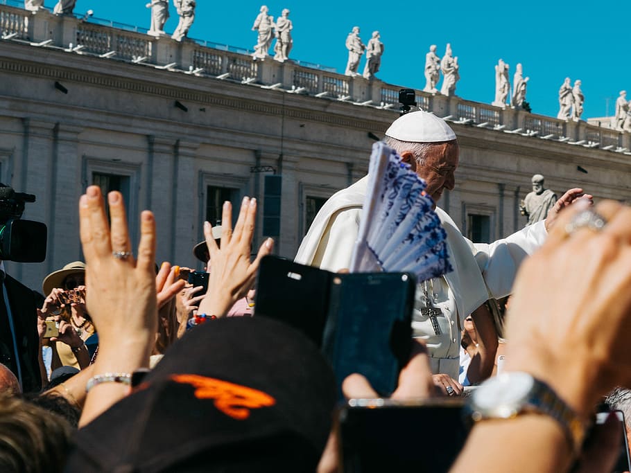 Pope surrounded with people during daytime, Pope Francis, religion, HD wallpaper