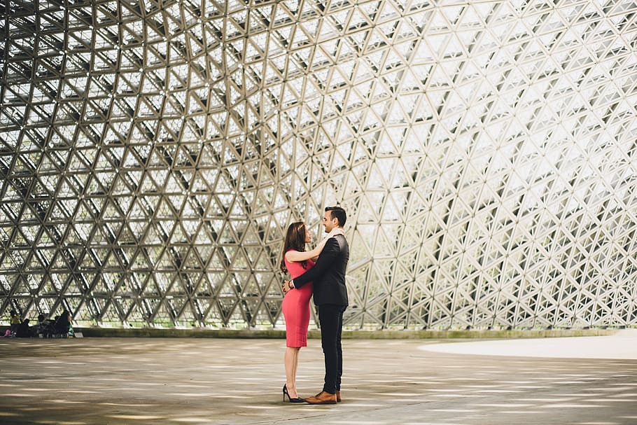 architecture, structure, people, man, woman, talking, hug, couple HD wallpaper