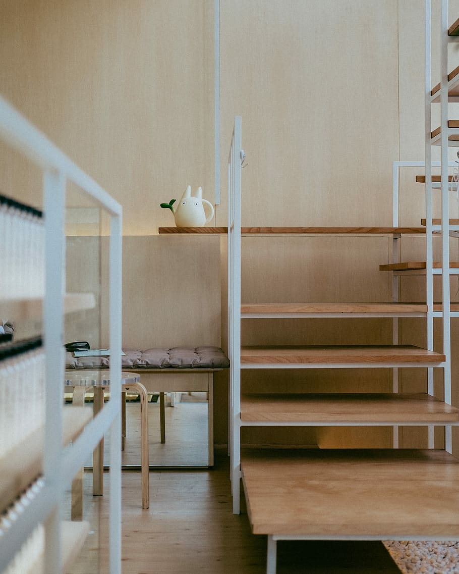 white ceramic cat figurine on top of brown and white rack, brown and white wooden stairs HD wallpaper