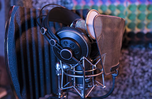 black and gray pop filter with mic and headset, black headphones with microphone HD wallpaper