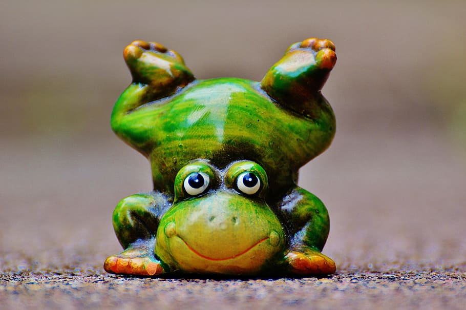 frog, figure, funny, green, animal, cute, sweet, amphibian HD wallpaper