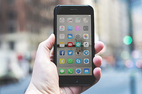 person holding a space gray iPhone 6 and black case, space gray iPhone 6 turn on HD wallpaper
