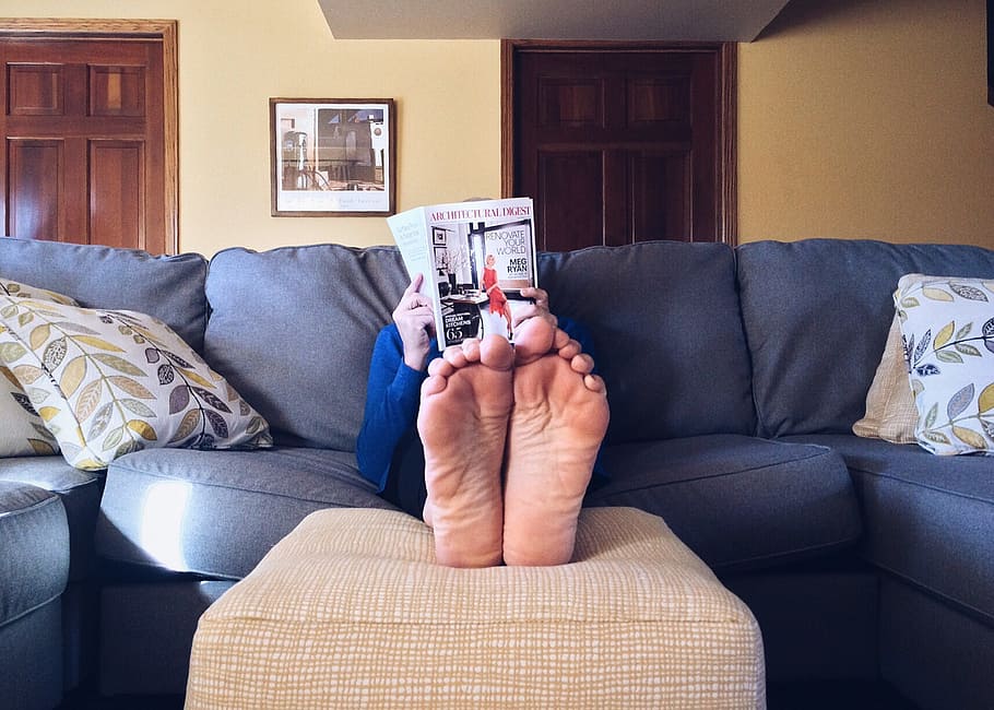 person sitting while holding magazine, home, life, sofa, couch HD wallpaper